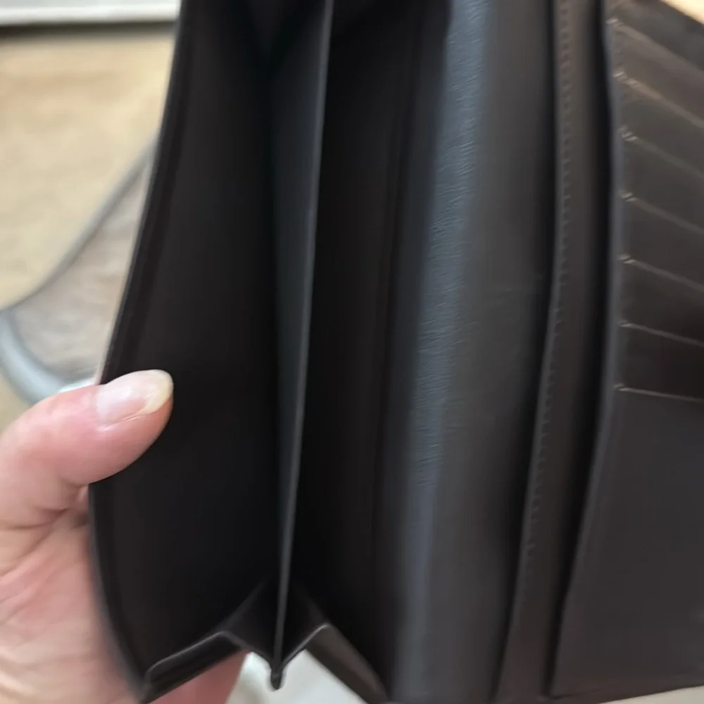 Gucci Black Embossed Leather Wallet - Picture 3 of 10